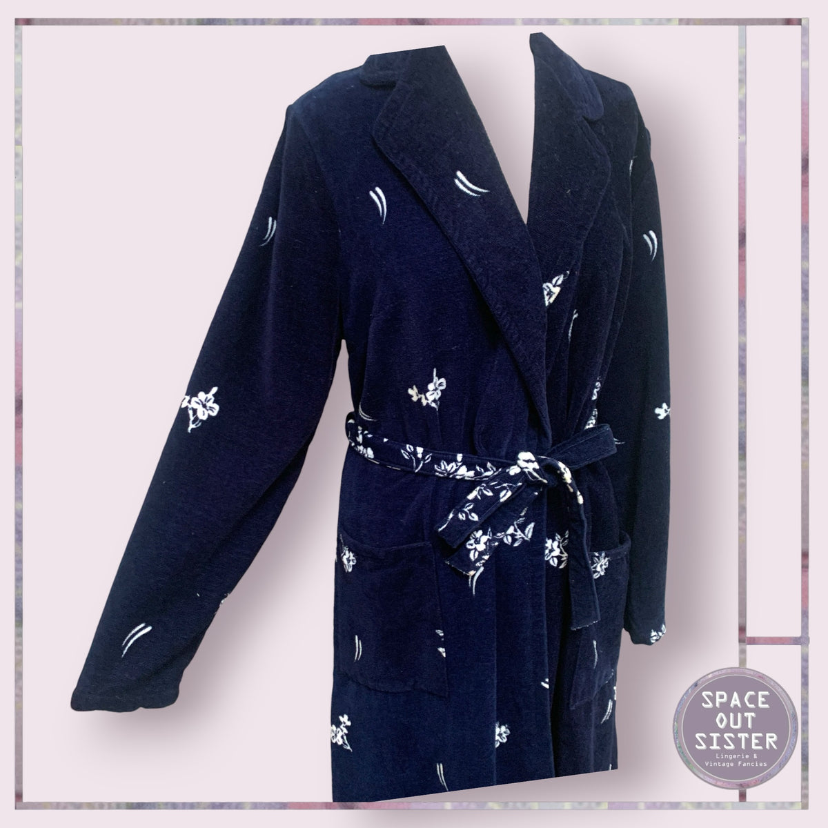 Vintage Cotton Navy & White Bloom Robe