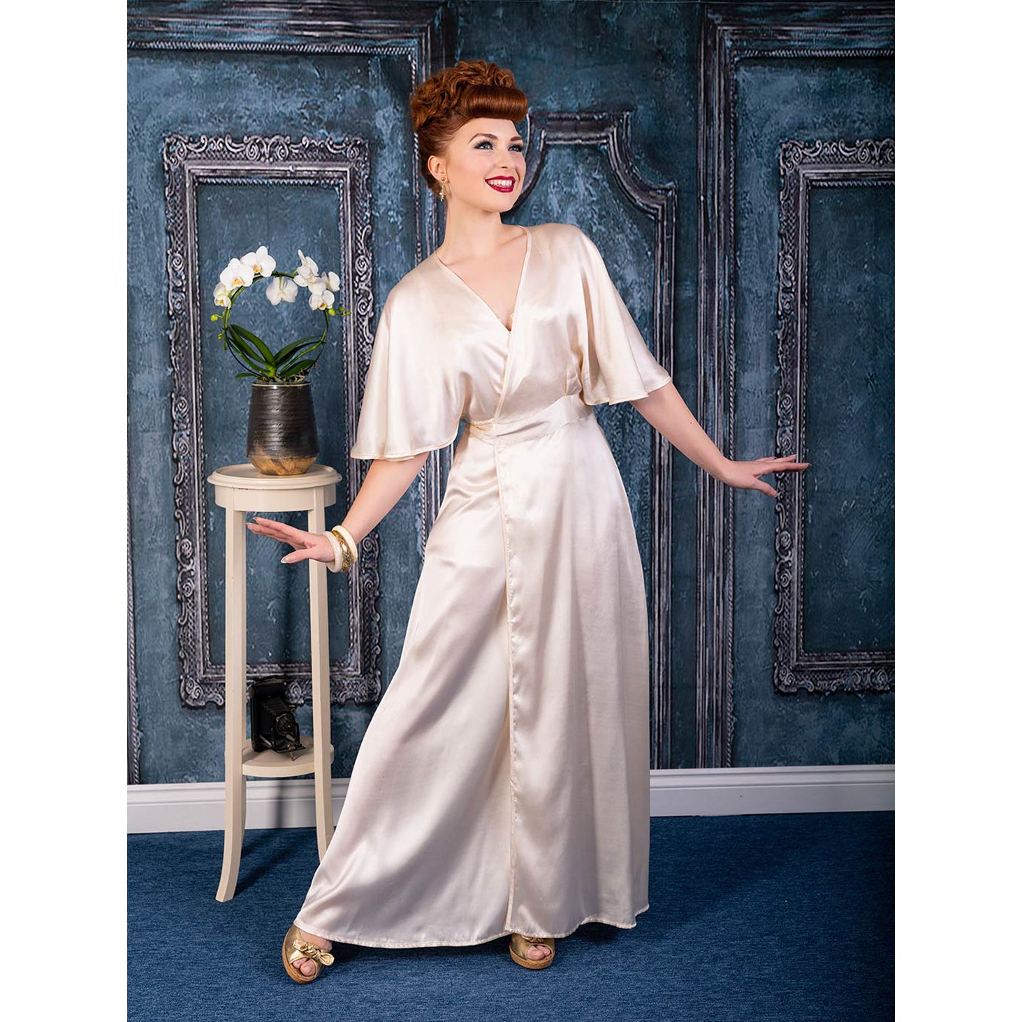 New 1930s Lounge Robe Peach Satin by What Katie Did – Space Out Sister
